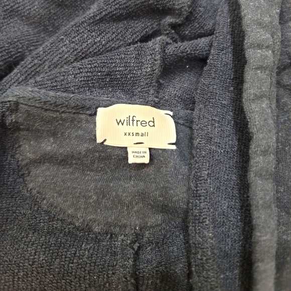 🍒 2/$22 Wilfred Sweater - Picture 2 of 3